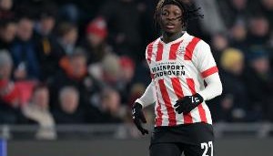 记者：森林在签下PSV边锋巴卡约科一事上面临多特和摩纳哥的竞争