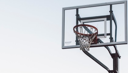 广厦队史首冠球迷喜极而泣！朱俊龙决胜三分 布朗41+9孙铭徽两双