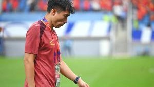 沪媒：单后腰让国足防守承受更大压力，若郑智没退役或能胜任