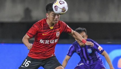 欧亿体育娱乐-沧州拒走老路最后2日连购5人 老萨选中爱将解顽疾